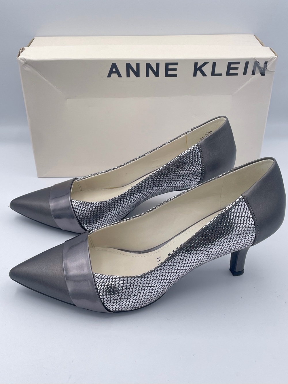 Anne Klein iFlex Women’s Pointed Toe Kitten Heel Pumps Gray Pewter Textured 7.5